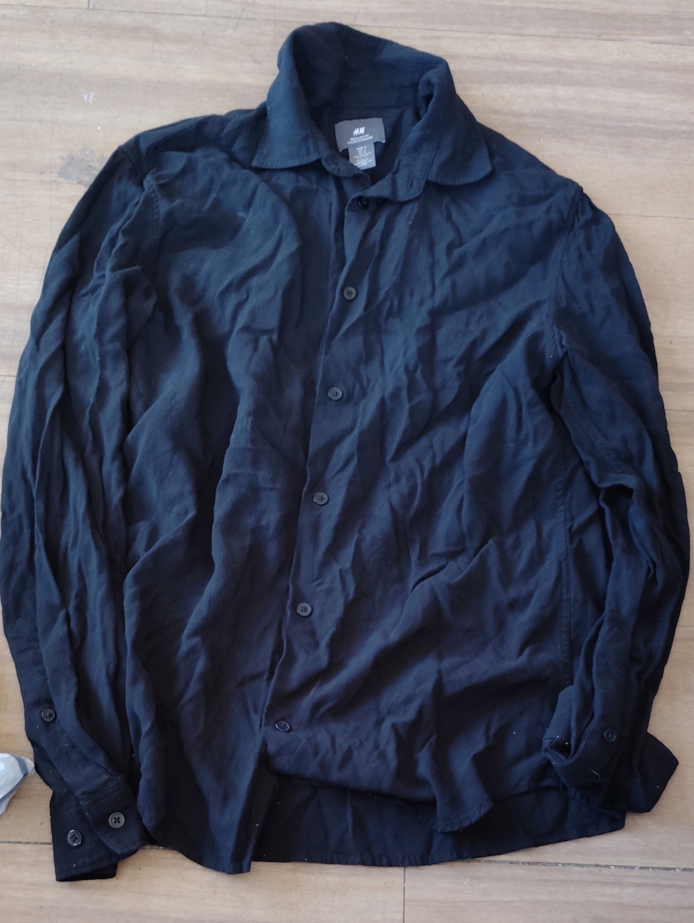 H&M Men's Black Lightweight Soft  Button-Down Shirt Size Small